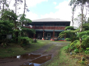  Aloha Crater Lodge and Lava Tube Tours  Вулкан